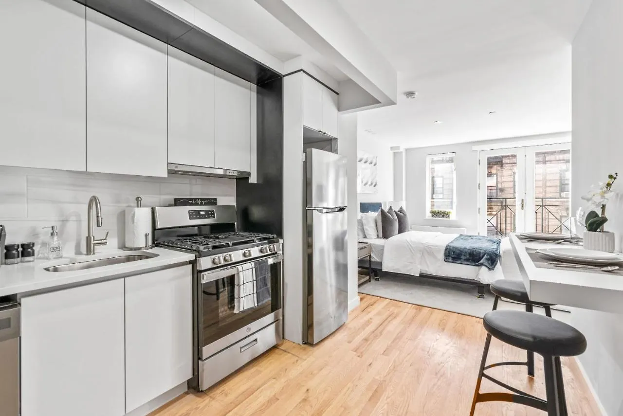 Luxe Studio Suite In Upper East Side With Charming Juliet Balcony 뉴욕