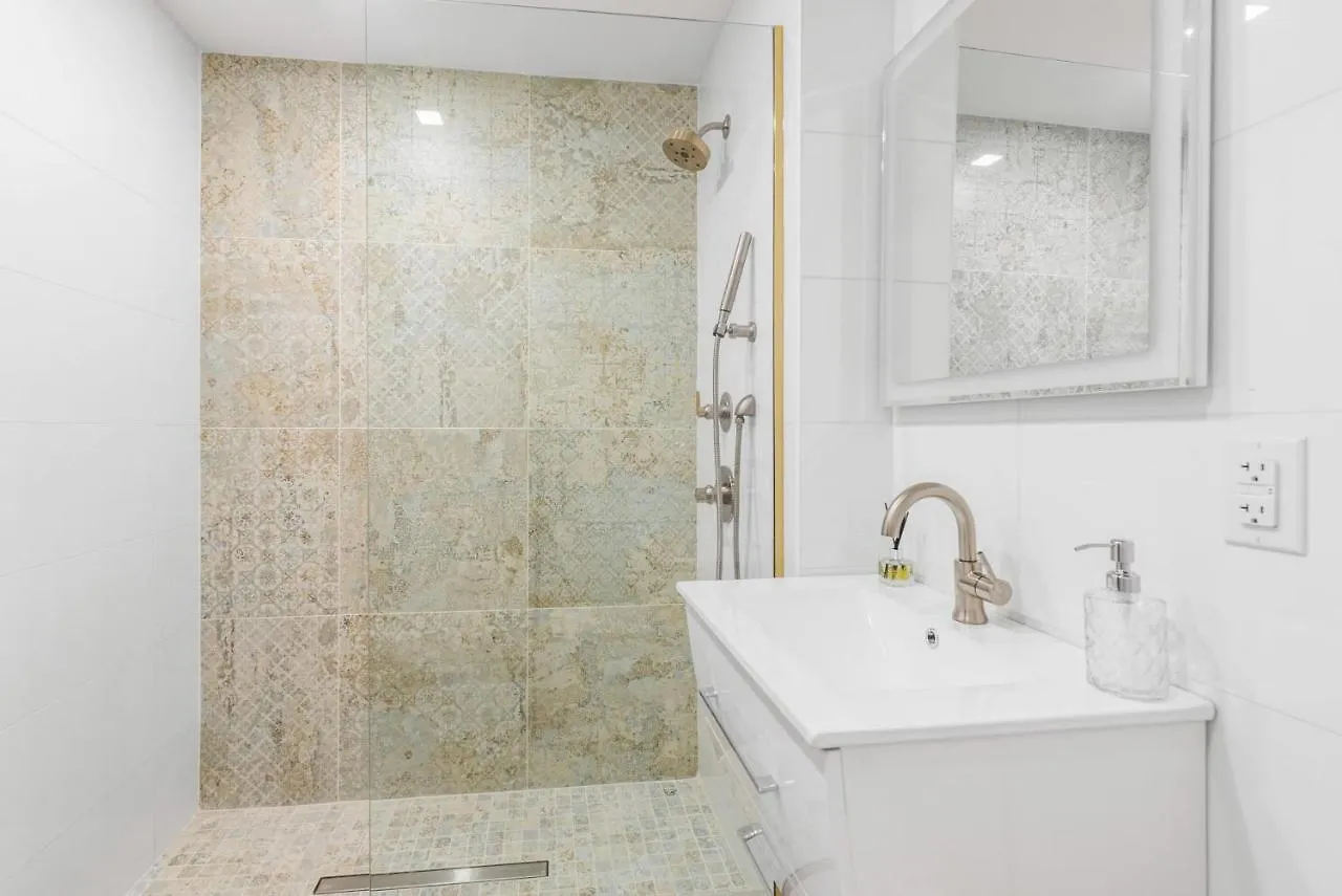Luxe Studio Suite In Upper East Side With Charming Juliet Balcony 뉴욕 미국