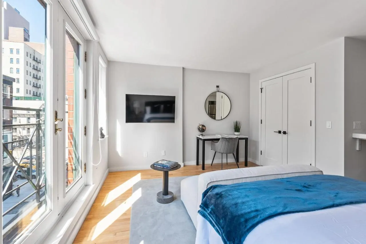 Luxe Studio Suite In Upper East Side With Charming Juliet Balcony 뉴욕