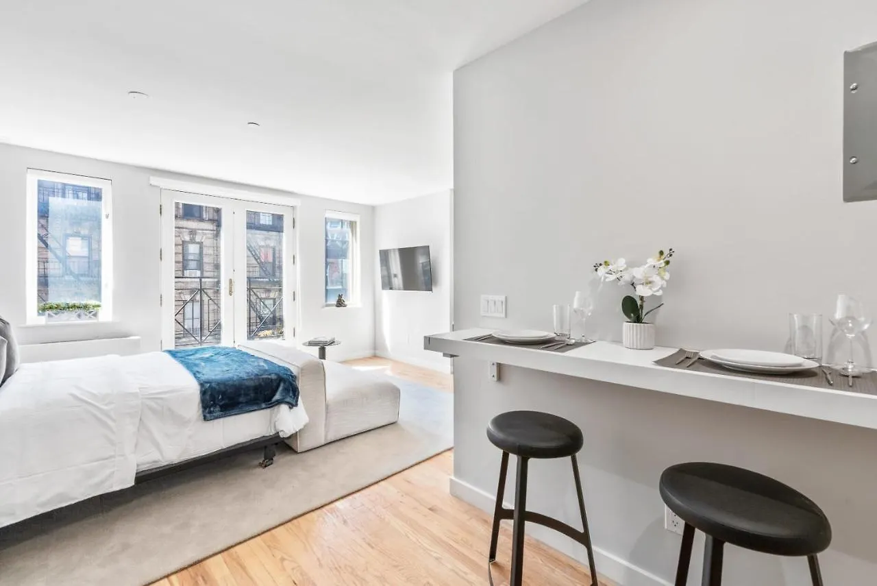 Luxe Studio Suite In Upper East Side With Charming Juliet Balcony 뉴욕 펜션