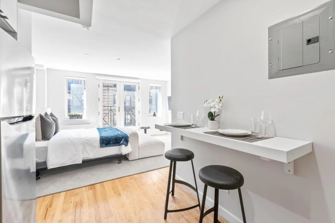 Luxe Studio Suite In Upper East Side With Charming Juliet Balcony 뉴욕